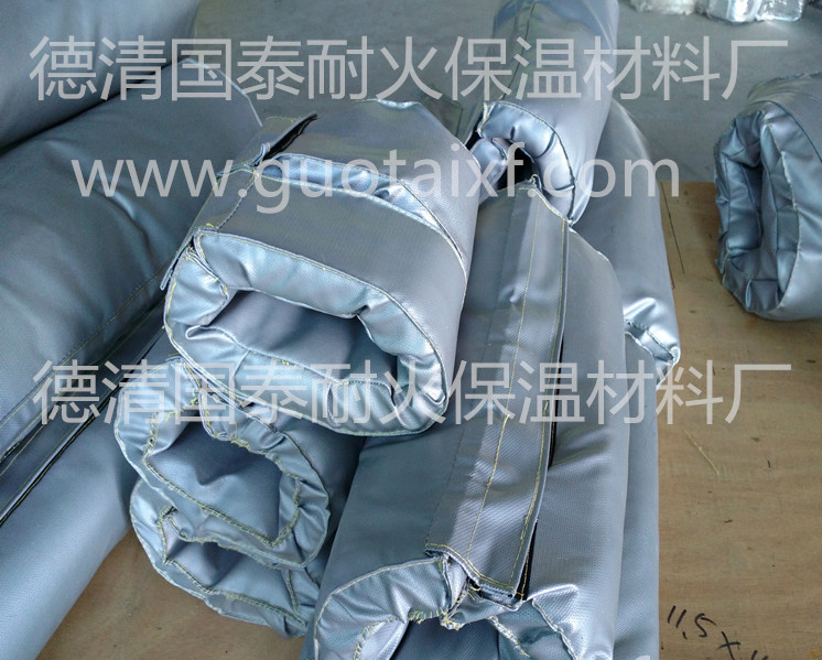 Injection molding machine insulation sleeve