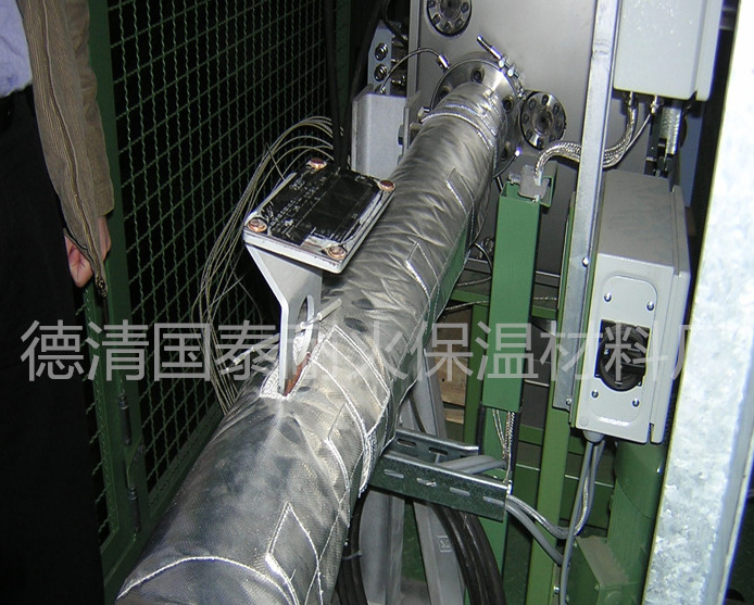 Exhaust pipe insulation sleeve